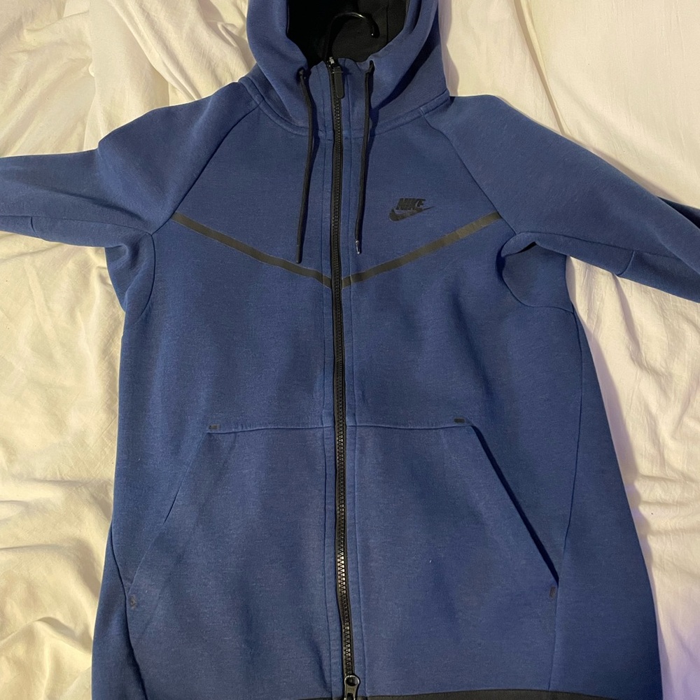 Mens small Nike tech